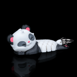 Amanda the Panda – Breloc Flexibil, Drăgălaș și Mereu Somnoros